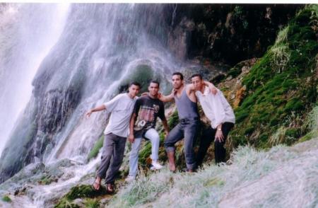 youness  et  benna  et  mouhsin   et  mon  ami